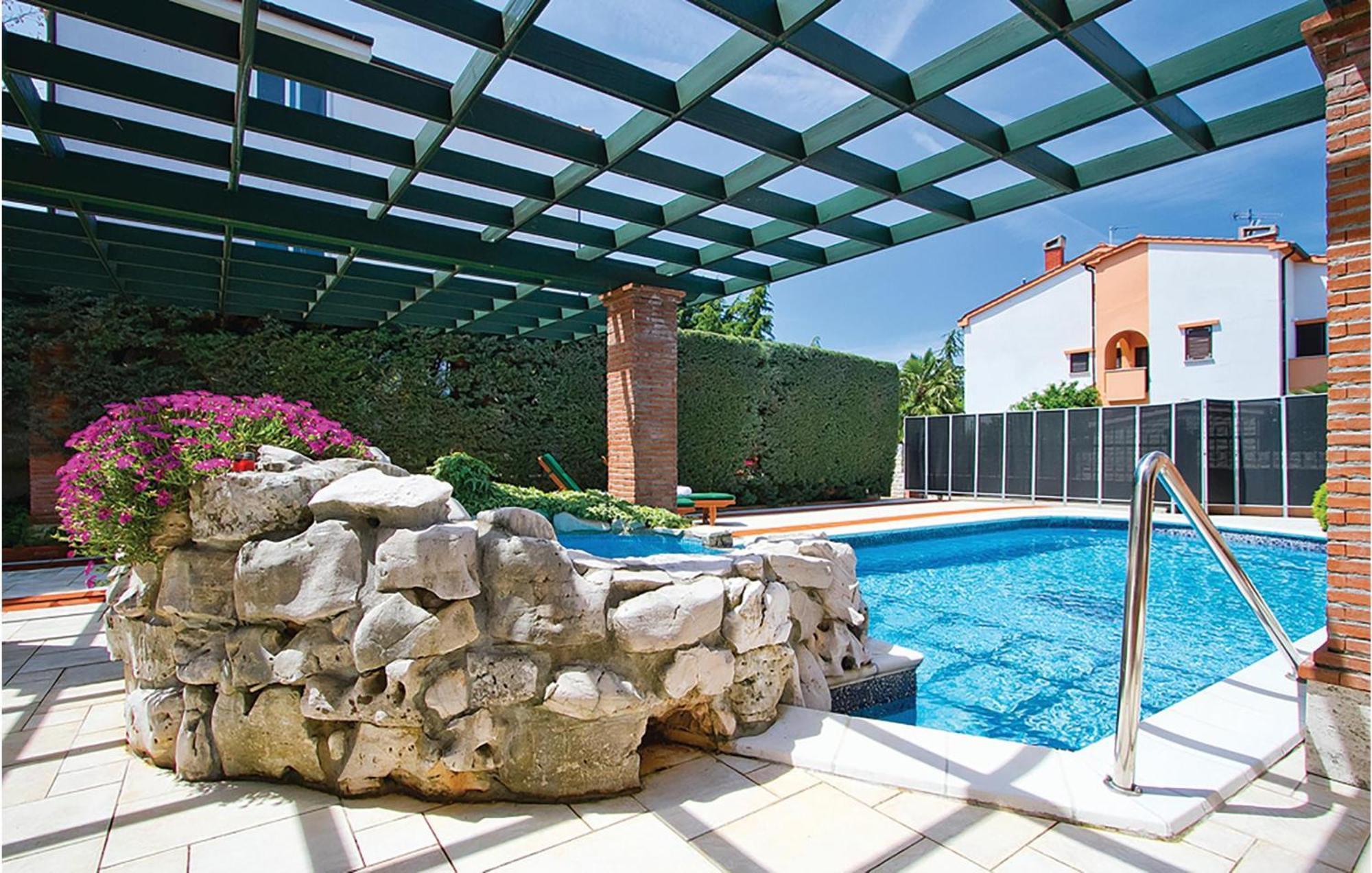 Ferienhaus Lovely In With Outdoor Swimming Pool Poreč